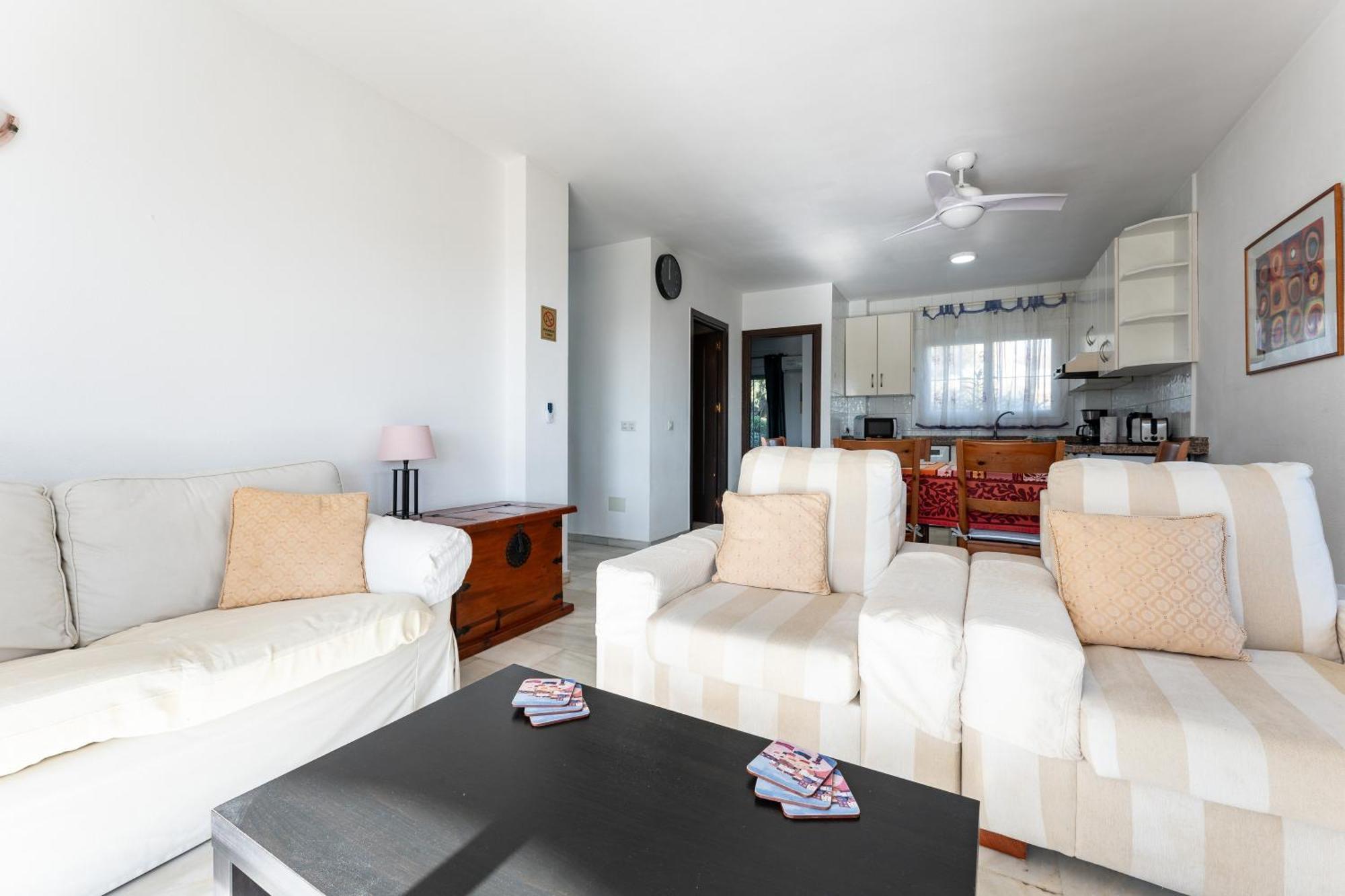 Superbly Situated Vistamar Appartement *