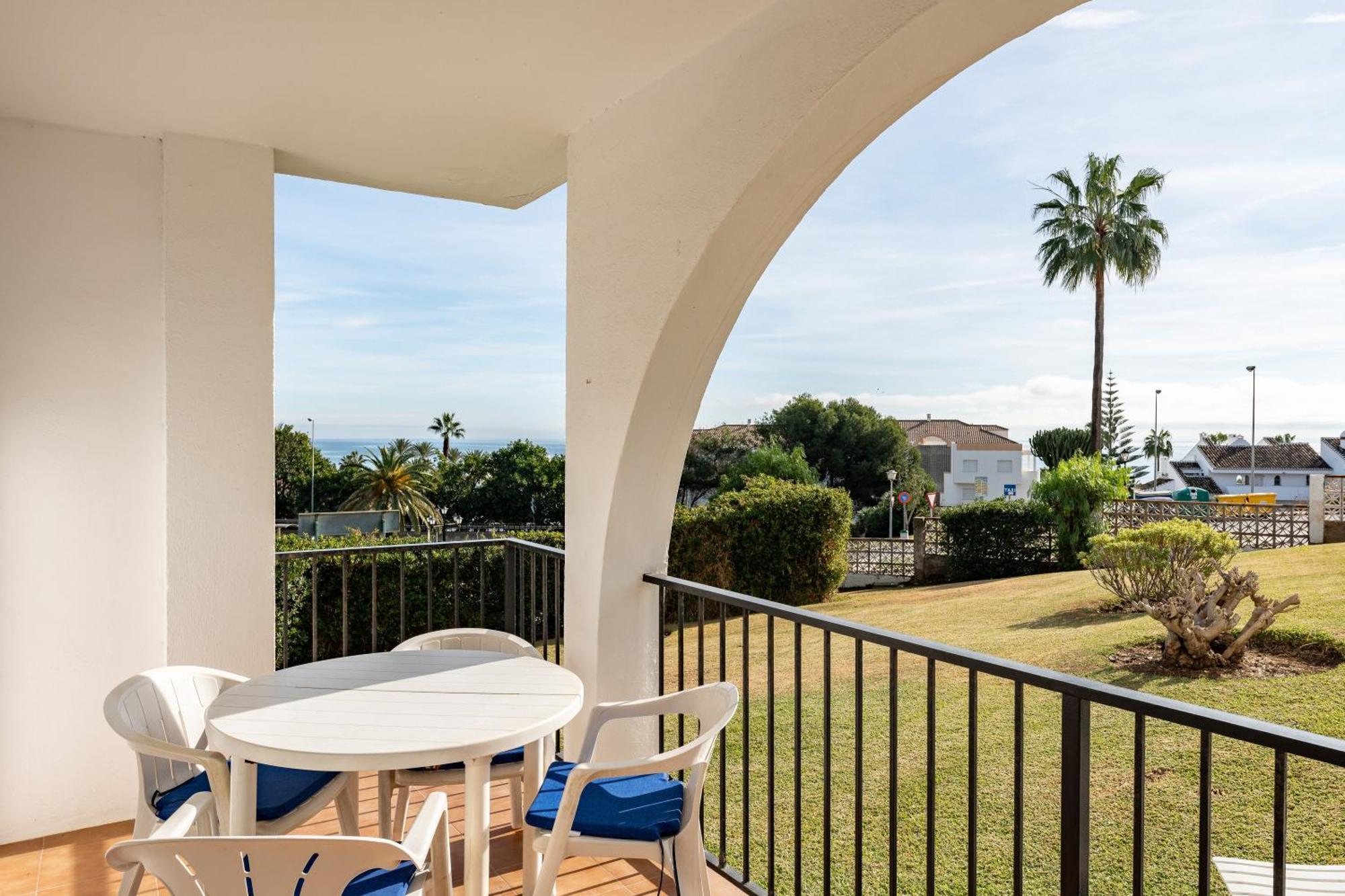 Superbly Situated Vistamar Appartement *
